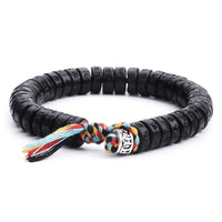 KarmaRipples tibetisches Armband mit Perlenstickerei aus Kokosnussschalen und der Gravur „Om Mani Padme Hum Mantra Glück“