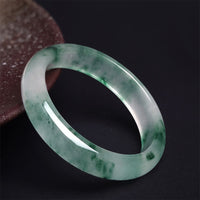KarmaRipples authentischer Jade-Armreif mit schwimmender Blume und Glückssymbol