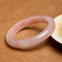 Armreif aus rosa und goldener Seide und Jade von KarmaRipple