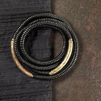 KarmaRipples mehrlagiges Armband „Peace“ aus tibetischem Ebenholz mit Perlenstickerei in Bronze