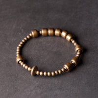 KarmaRipples Vintage-Armband aus bronzefarbenem Messing und weißem Reichtum