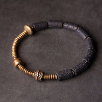 KarmaRipple's Fortune Wealth Armband aus schwarzem Lavastein mit Perlenstickerei und Bronze