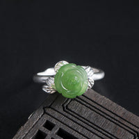 Verstellbarer Glücksring aus 925er Sterlingsilber von KarmaRipple mit Jade und grüner Rose