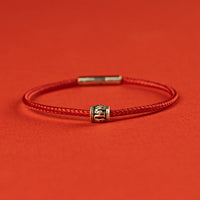 KarmaRipples rote Schnur, schwarze Schnur, sechs wahre Worte, 925 Sterling Silber Peace-Armband