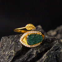 KarmaRipples verstellbarer Ring „Prosperity“ aus echtem Jadeblatt mit Bronzebeschichtung und Gold