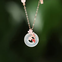 KarmaRipple's Halskette mit Anhänger aus 925er Sterlingsilber mit rosa Chalcedon-Edelstein und Koi-Fisch-Motiv, Peace-Schnalle