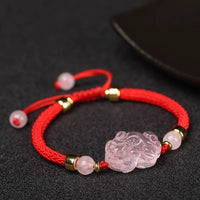 KarmaRipples PiXiu-Armband mit rosa Edelsteinen und geflochtener Schnur