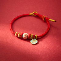 KarmaRipples gewebtes Armband mit roter Schnur und vergoldeter Bronze, Pfirsichblüte, Yi Fan, Feng Shun-Schutz