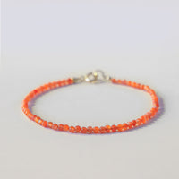 KarmaRipples authentisches Kirsch-Persimmon-Rot-Achat-Armband mit ultradünner Perlenstickerei