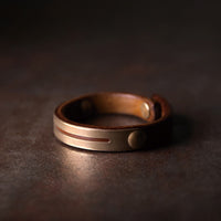 KarmaRipples Vintage-Armreif aus Leder und Bronzemessing