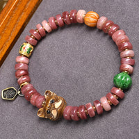 KarmaRipples authentisches tibetisches Kamelknochen-Armband mit lila Blutperlen und Mops-Glücksbringer