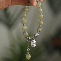 Glücksarmband aus Hetian-Jade mit Perlenstickerei von KarmaRipple, 925er Sterlingsilber