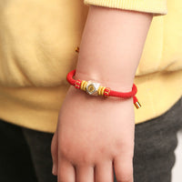 KarmaRipples handgefertigtes Kinderarmband aus 999er Sterlingsilber mit chinesischem Tierkreiszeichen und Buddha-Statue, rotem Seil, Glücksbringer und Stärke