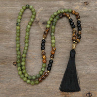 KarmaRipples tibetisches grünes Jaspis-Schutz-Mala-Armband