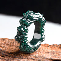 KarmaRipples authentischer Erfolgsring aus Cyan-Jade mit geschnitztem Drachen