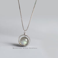 KarmaRipples Halskette mit drehbarem Mondstein-Anhänger und Planet-Motiv aus 925er Sterlingsilber
