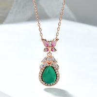 KarmaRipple Halskette mit Anhänger aus 925er Sterlingsilber mit grünem Chalcedon und Schmetterlings-Zirkon