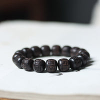 KarmaRipples Balance-Armband aus tibetischem Ebenholz mit der Gravur „Om Mani Padme Hum“