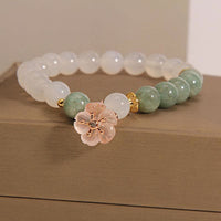 KarmaRipples Armband mit elfenbeinfarbenem Achat und Jadeblüte, Talisman, Glücksschutz