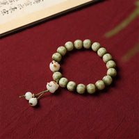 KarmaRipples grünes Bodhi-Samen-Armband mit Katzenpfote und Om Mani Padme Hum-Gravur