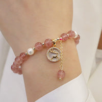 KarmaRipples Armband mit Erdbeerquarzperlen, Elch-Smiley, Fischschwanz, Fu-Charakter, Talisman, Ausgleich
