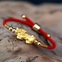 24 Karat vergoldetes PiXiu Fortune Red String-Armband von KarmaRipple
