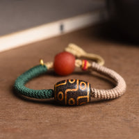 Handgefertigtes tibetisches Neun-Augen-Dzi-Perlen-Reichtumsseil-Armband von KarmaRipple