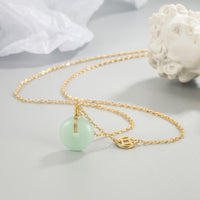 KarmaRipples Halskette mit Anhänger aus Jade-Fu-Charakter und Bronzemünze mit Friedensschnalle und Fülle