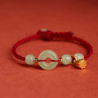 KarmaRipples Armband mit runder Peace-Schnalle und Jade-Lotus-Anhänger für Glück, Fülle und Reichtum