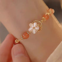 KarmaRipples Armband mit Blumenmotiv aus rotem Achat und Tridacna-Stein