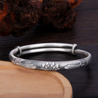 KarmaRipple's Armreif aus 999er Sterlingsilber mit Koi-Fisch und Lotusmotiv, für Reichtum und Glück