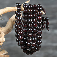 KarmaRipples Schutzarmband mit chinesischem Knoten und kleinem Blatt aus rotem Sandelholz