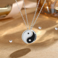 KarmaRipples Halskette mit Anhänger „Yin Yang Symbol Harmnoy“ aus 925er Sterlingsilber von KarmaRipple