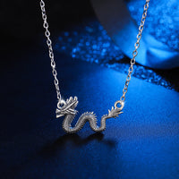 KarmaRipples Halskette mit Kettenanhänger „Jahr des Drachen“ aus 925er Sterlingsilber mit glückverheißendem Drachenschutz