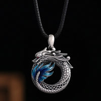 KarmaRipples Halskette mit Anhänger „Jahr des Drachen“ aus 999er Sterlingsilber mit glückverheißender Friedensschnalle und geschnitztem Erfolg