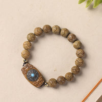 KarmaRipples beruhigendes Armband aus grünem Sandelholz und Ebenholz, Om Mani Padme Hum