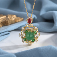 Glücksanhänger aus cyan-grünem Jade und rotem Edelstein von KarmaRipple