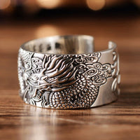 KarmaRipples 999 Sterling Silber Ring mit geschnitztem Drachenmuster, Schutz und Erfolg