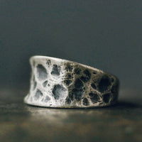 Schutzring aus 925er Sterlingsilber mit Reliefstruktur von KarmaRipple