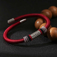 KarmaRipples Armband „Om Mani Padme Hum Peace“ aus 925er Sterlingsilber mit roter Schnur
