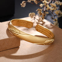 KarmaRipple's Feder-Herz-Sutra, eingraviertes Muster, Reichtum, Bronze, Manschettenarmband