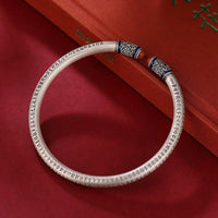 KarmaRipples Schutzarmband aus 999er Sterlingsilber mit Herz-Sutra-Gravur aus rotem Achat