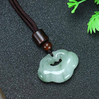 KarmaRipples Halskette mit Anhänger aus Tianshan-Jade, goldene Seide, Jade, chinesisches Schloss, Talisman, Fülle